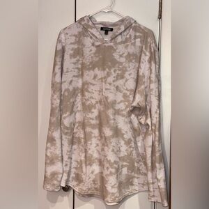 Jackson long sleeve top with hood.